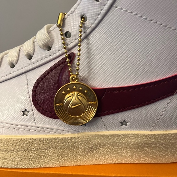 NWT Women's Nike Blazer Low '77 Sneakers in White & Red - DV7003-100 - Picture 8 of 11